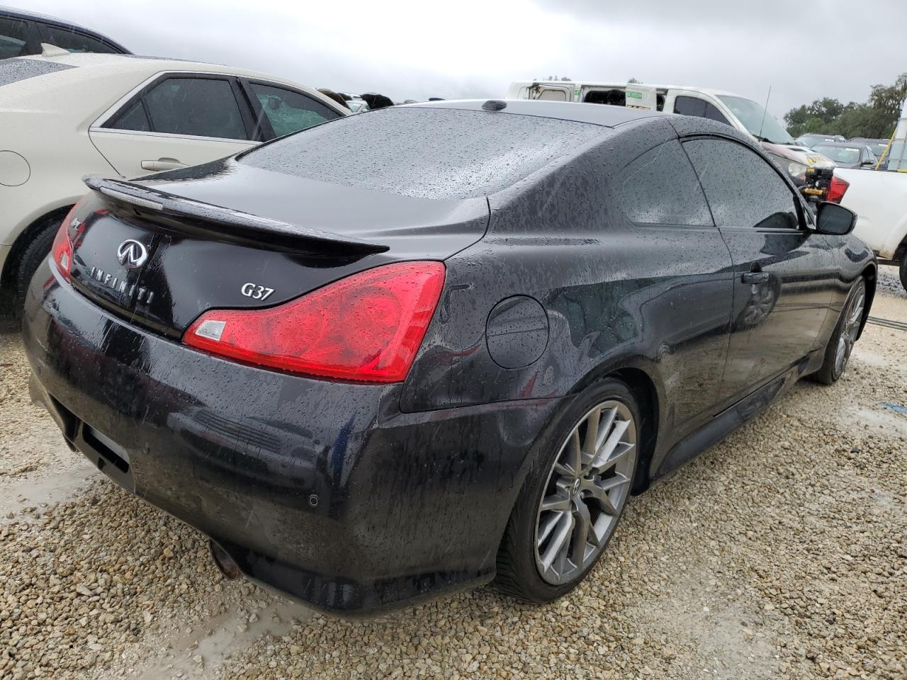 2011 Infiniti G - Image 3