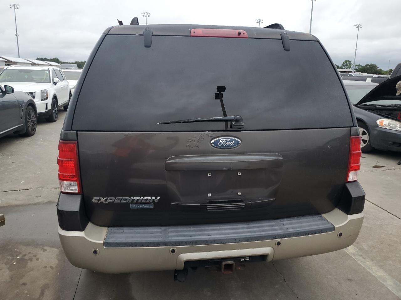 1FMFU17525LA82353 2005 Ford Expedition Eddie Bauer