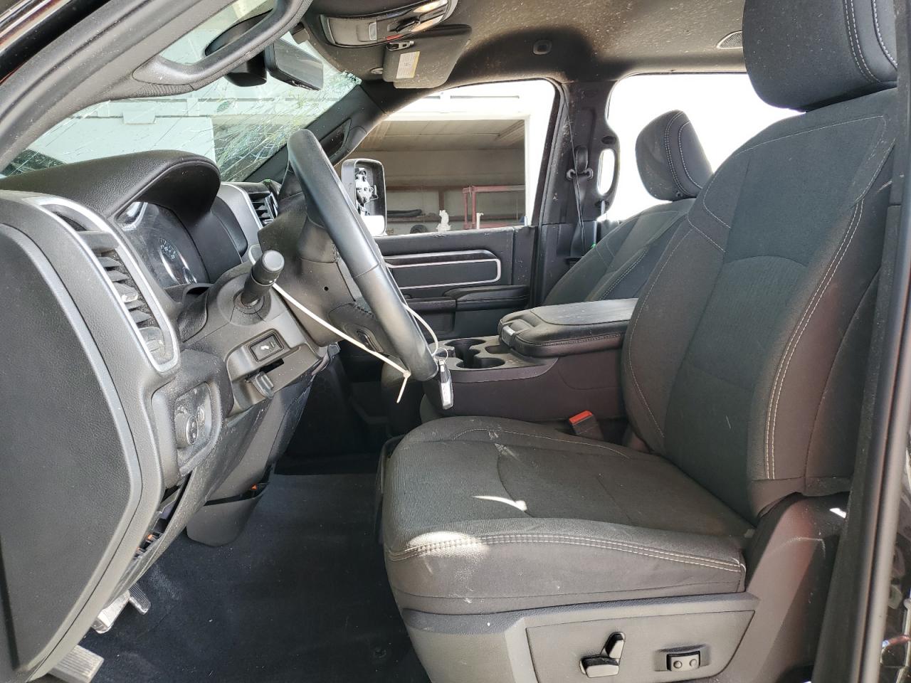 2022 RAM 3500 - Image 7