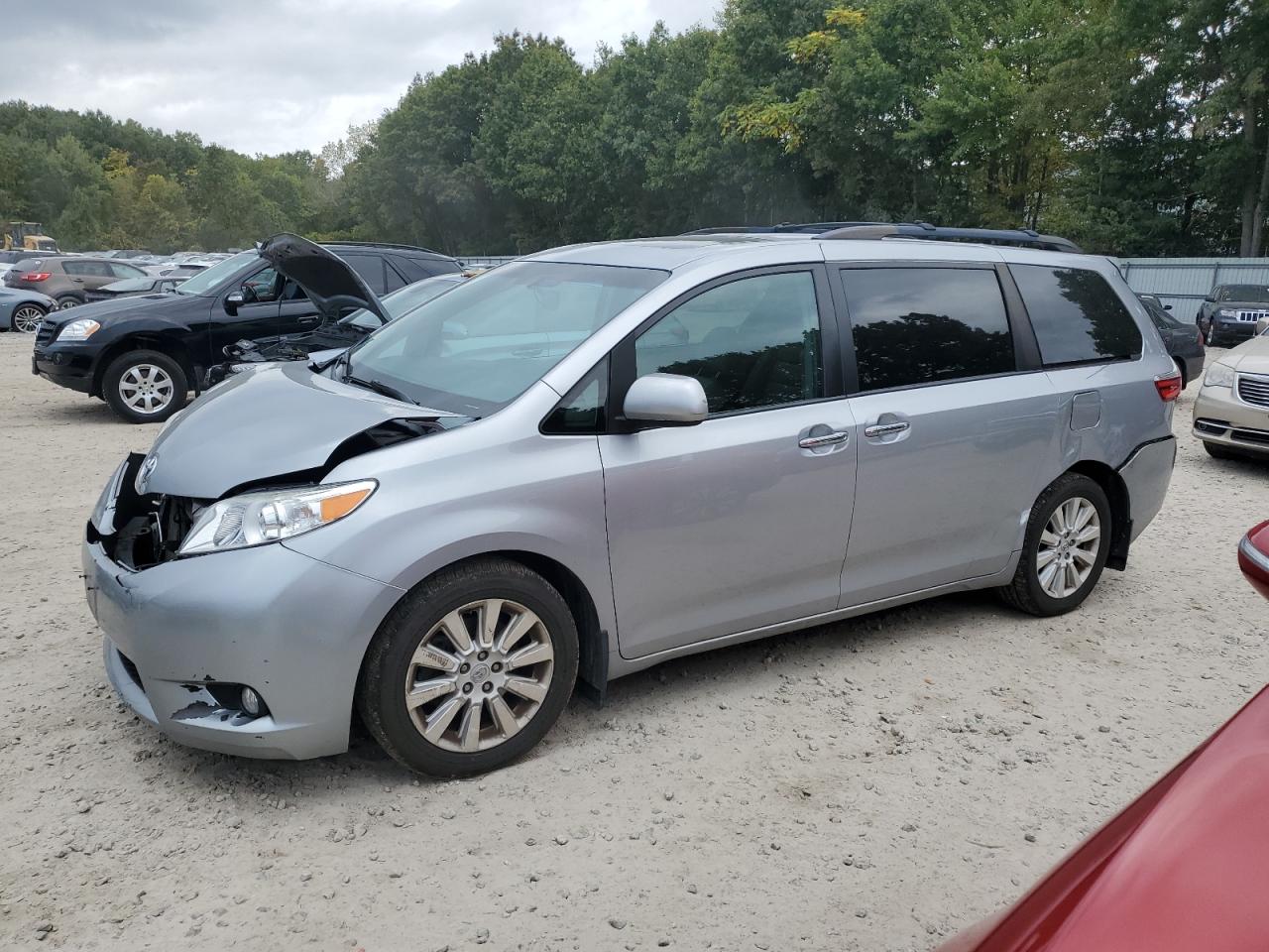 2015 Toyota Sienna - Image 1