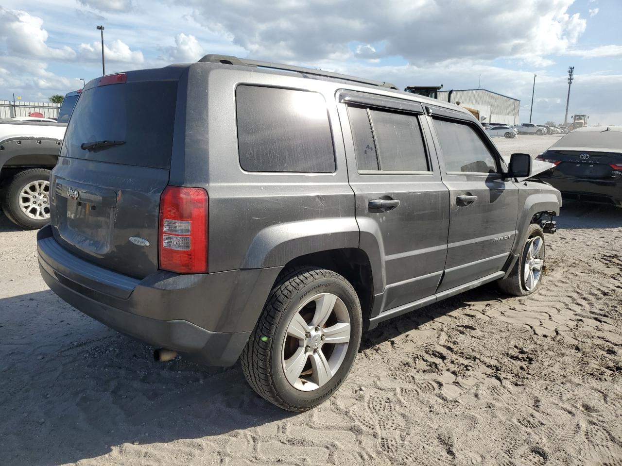 VIN 1C4NJPFB8ED719243 2014 JEEP PATRIOT no.3