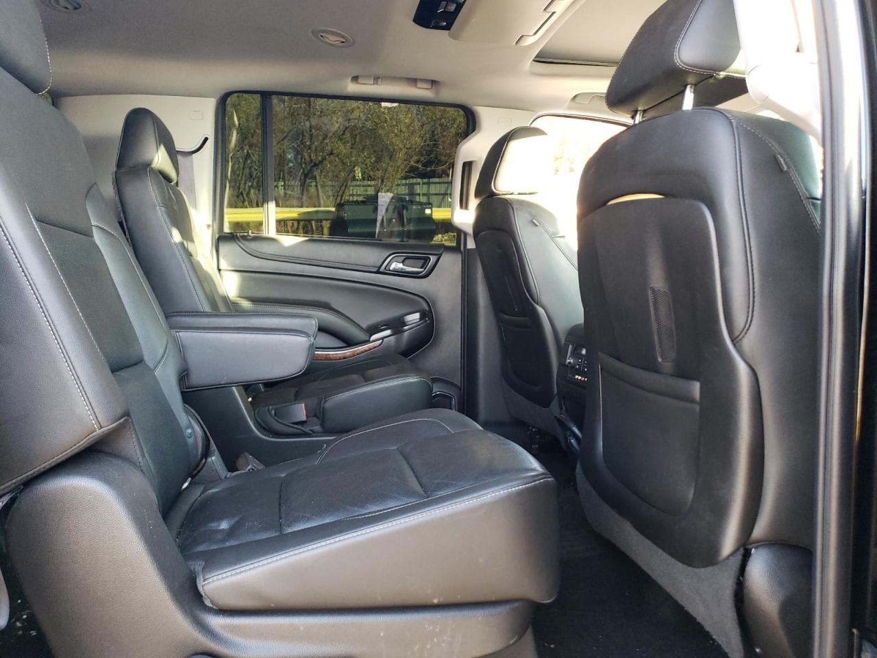 2016 Chevrolet Suburban - Image 11