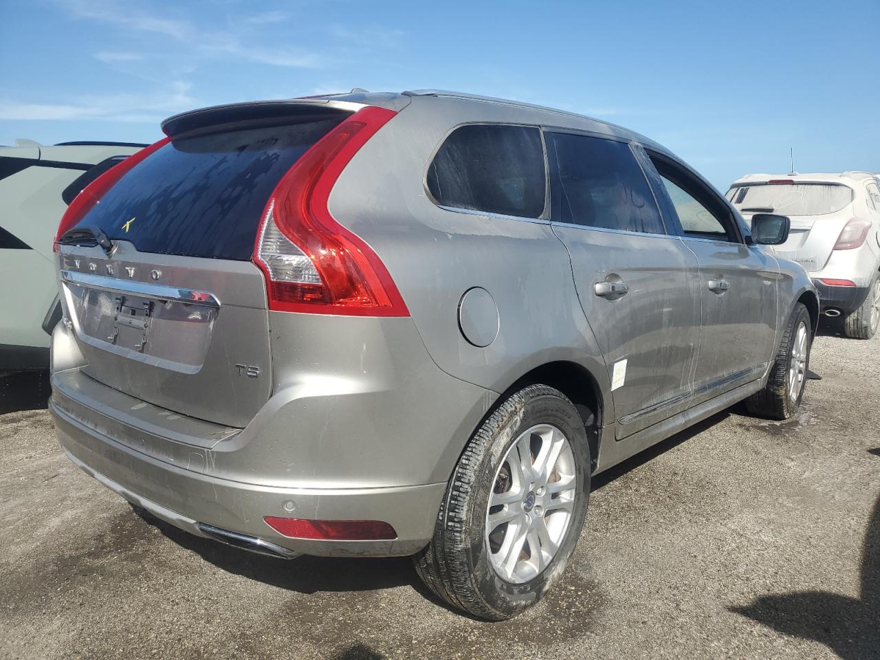 2016 Volvo XC60 - Image 3