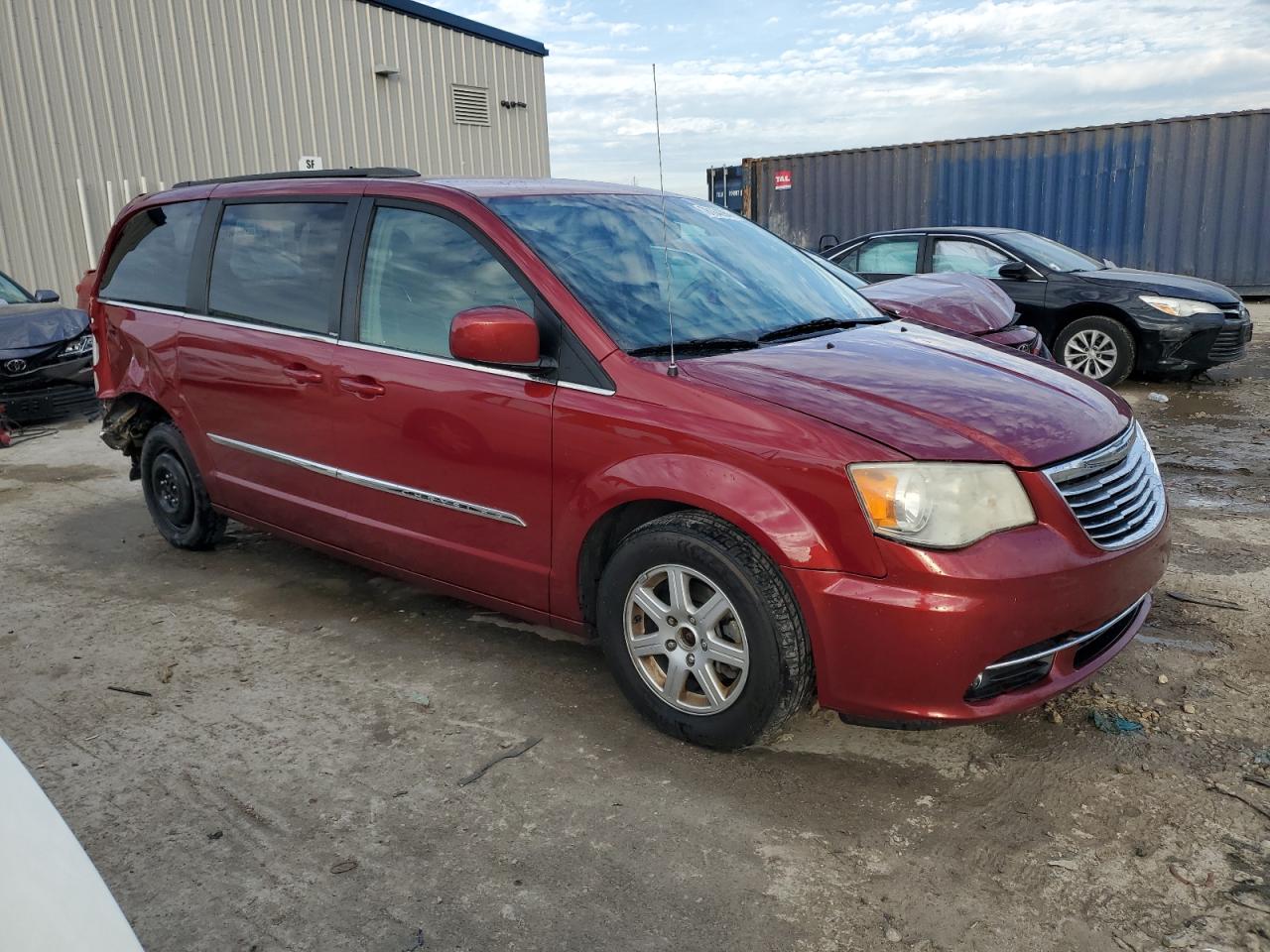 2013 Chrysler Town & Country - Image 4