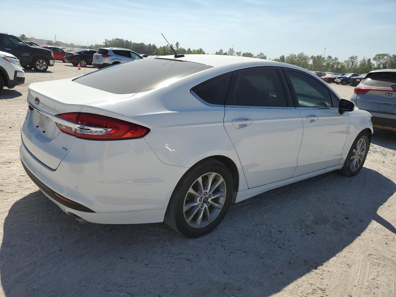 VIN 3FA6P0H72HR413448 2017 FORD FUSION no.3