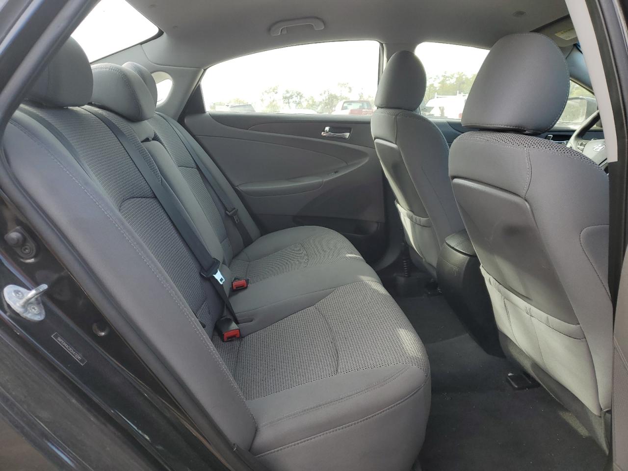 2012 Hyundai Sonata - Image 11