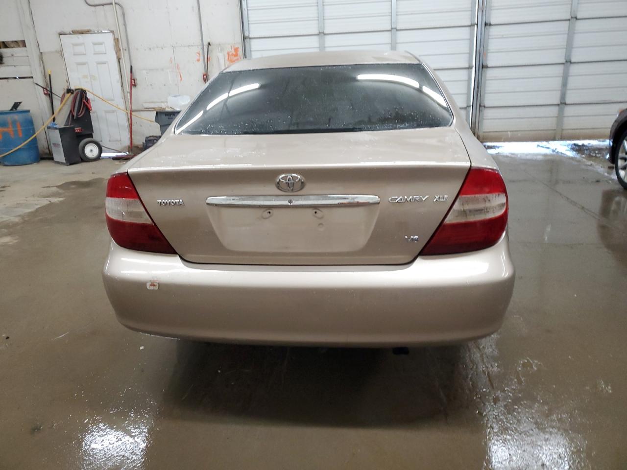 2004 Toyota Camry Le VIN: 4T1BF30K24U569212 Lot: 76519994