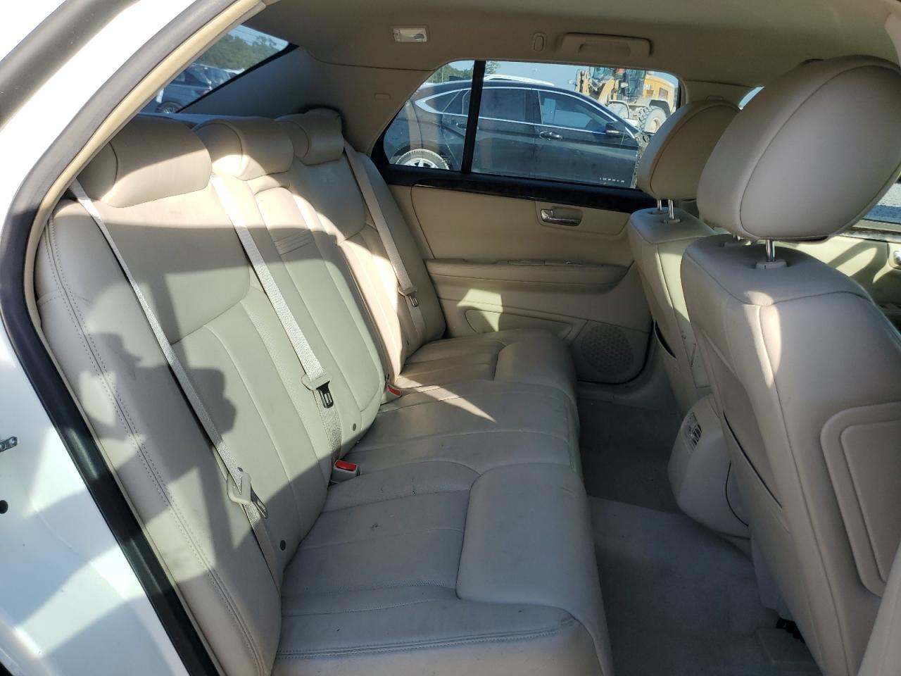 2009 Cadillac DTS - Image 10