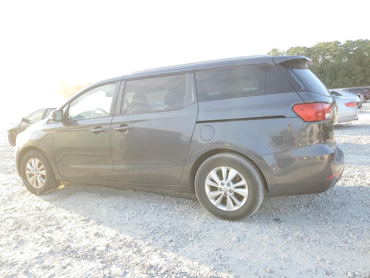2015 Kia Sedona - Image 2