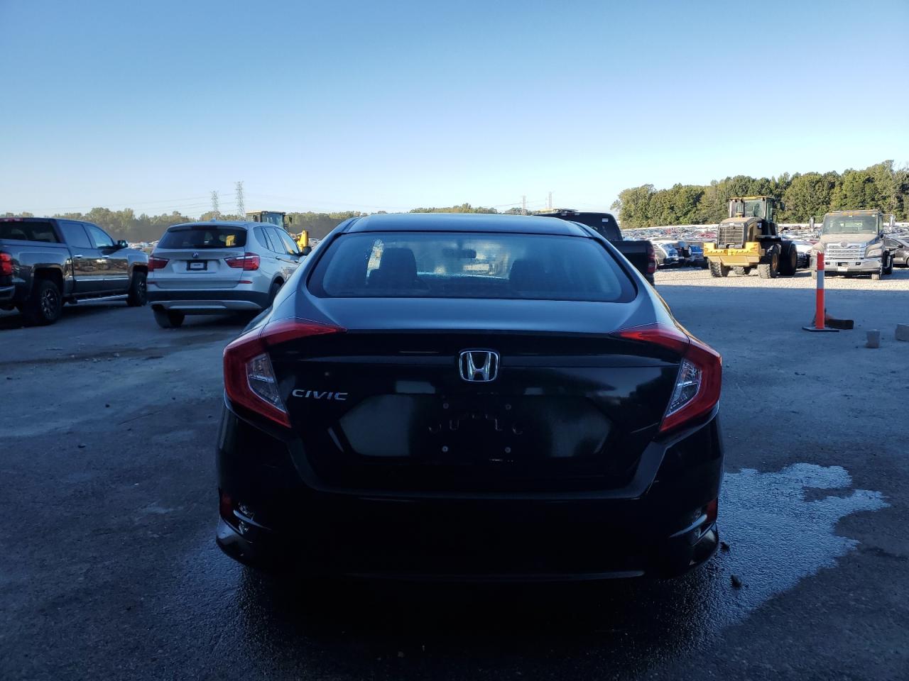 2HGFC2F58JH581181 2018 Honda Civic Lx