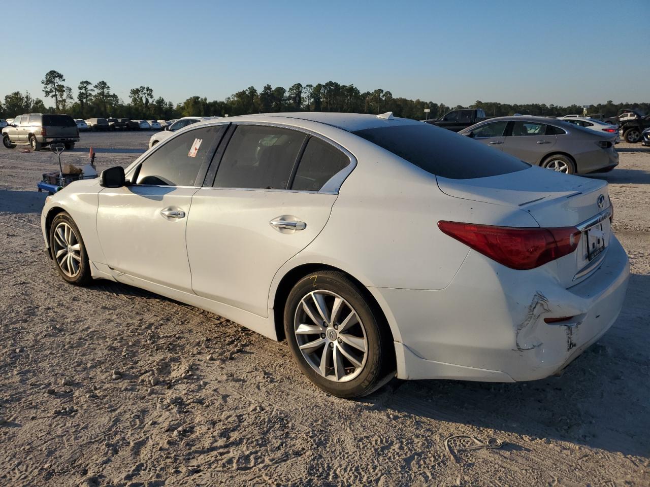 VIN JN1BV7AP6FM352728 2015 INFINITI Q50 no.2