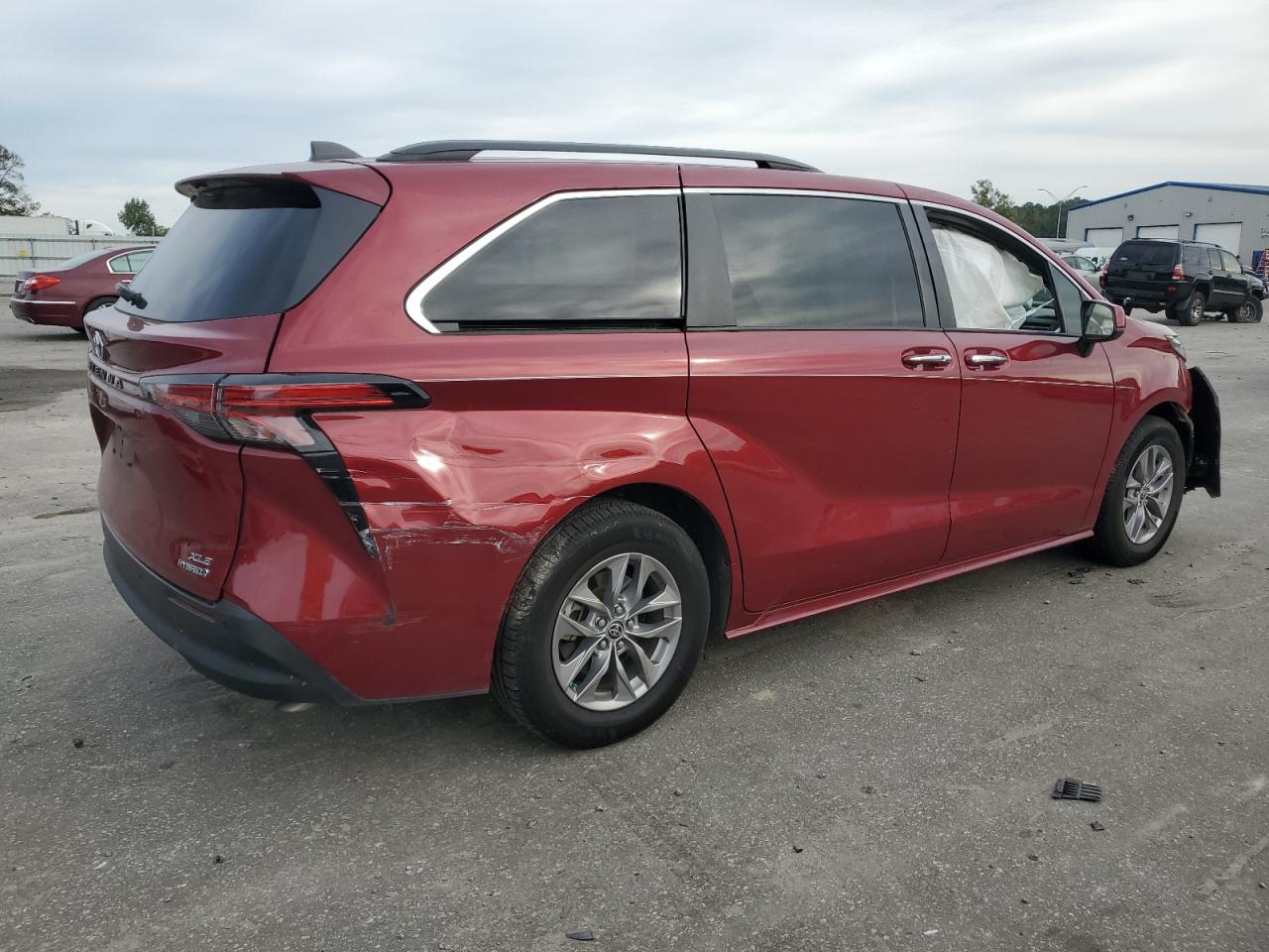 2022 Toyota Sienna - Image 3