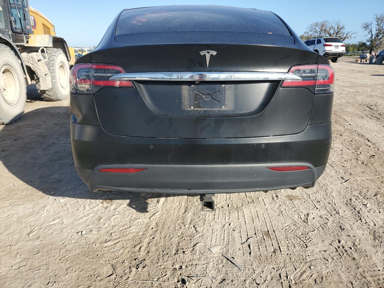 2017 Tesla Model X VIN: 5YJXCBE4XHF040743 Lot: 74010904