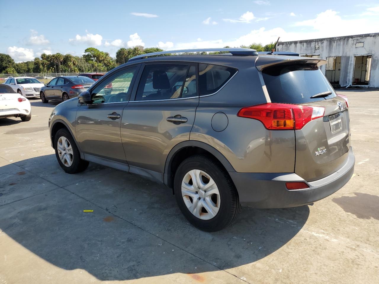 JTMZFREV1FD044539 2015 TOYOTA RAV 4 - Image 2