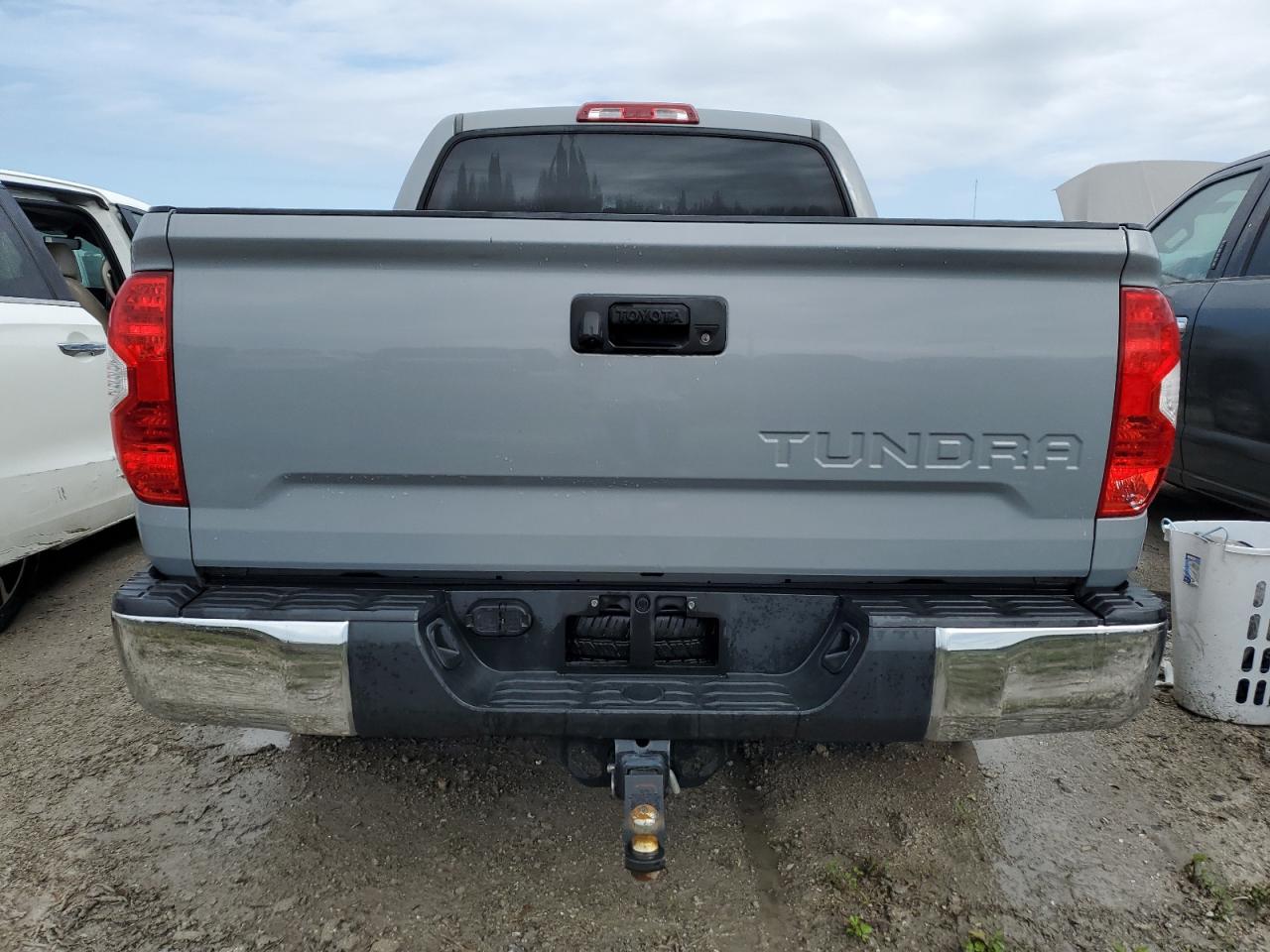 5TFEY5F12JX238680 2018 Toyota Tundra Crewmax Sr5