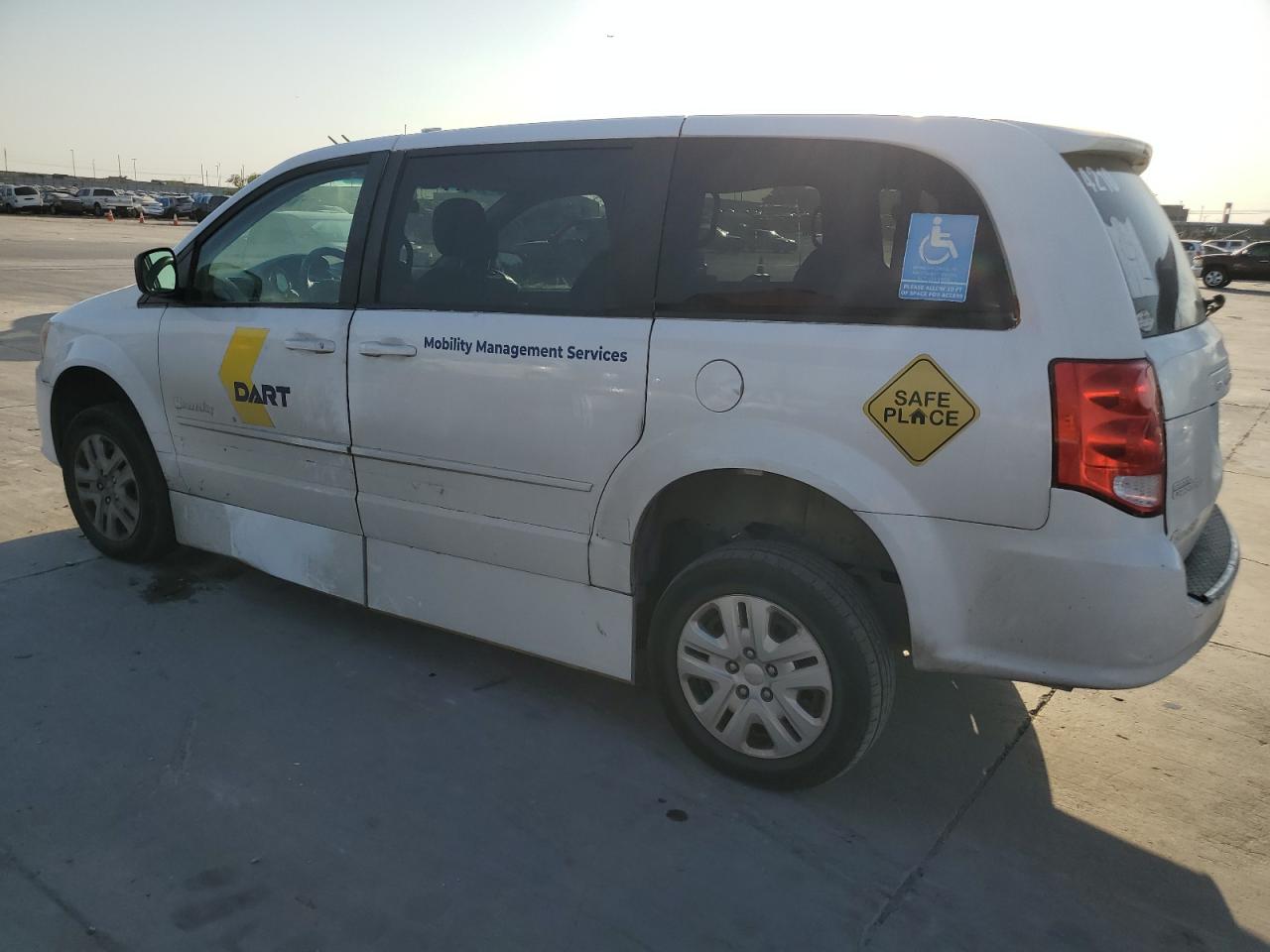 2017 Dodge Caravan - Image 2