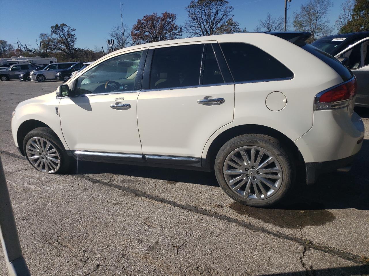 2013 Lincoln MKX - Image 2