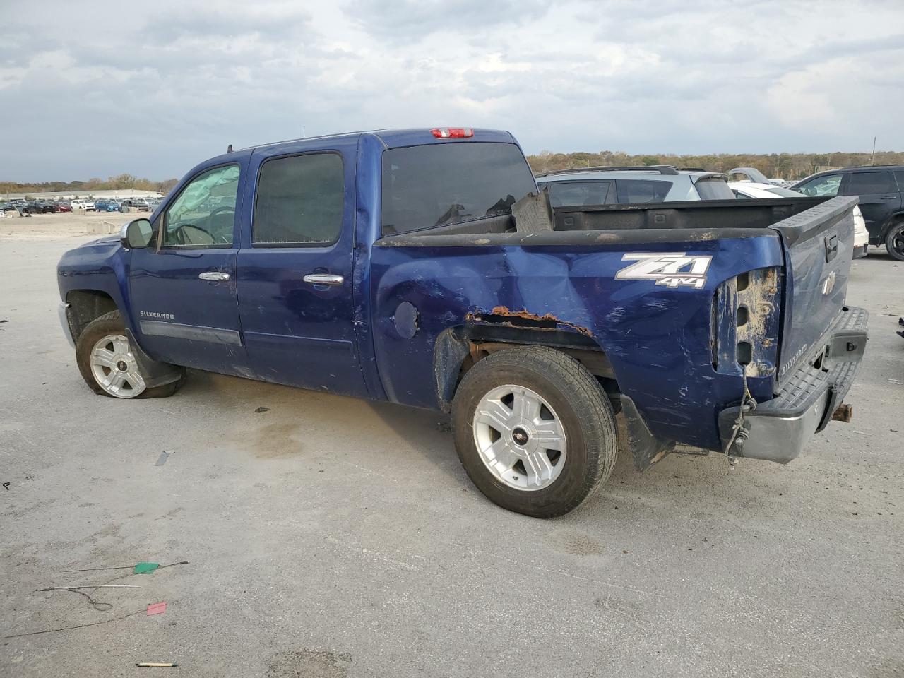 2012 Chevrolet Silverado - Image 2