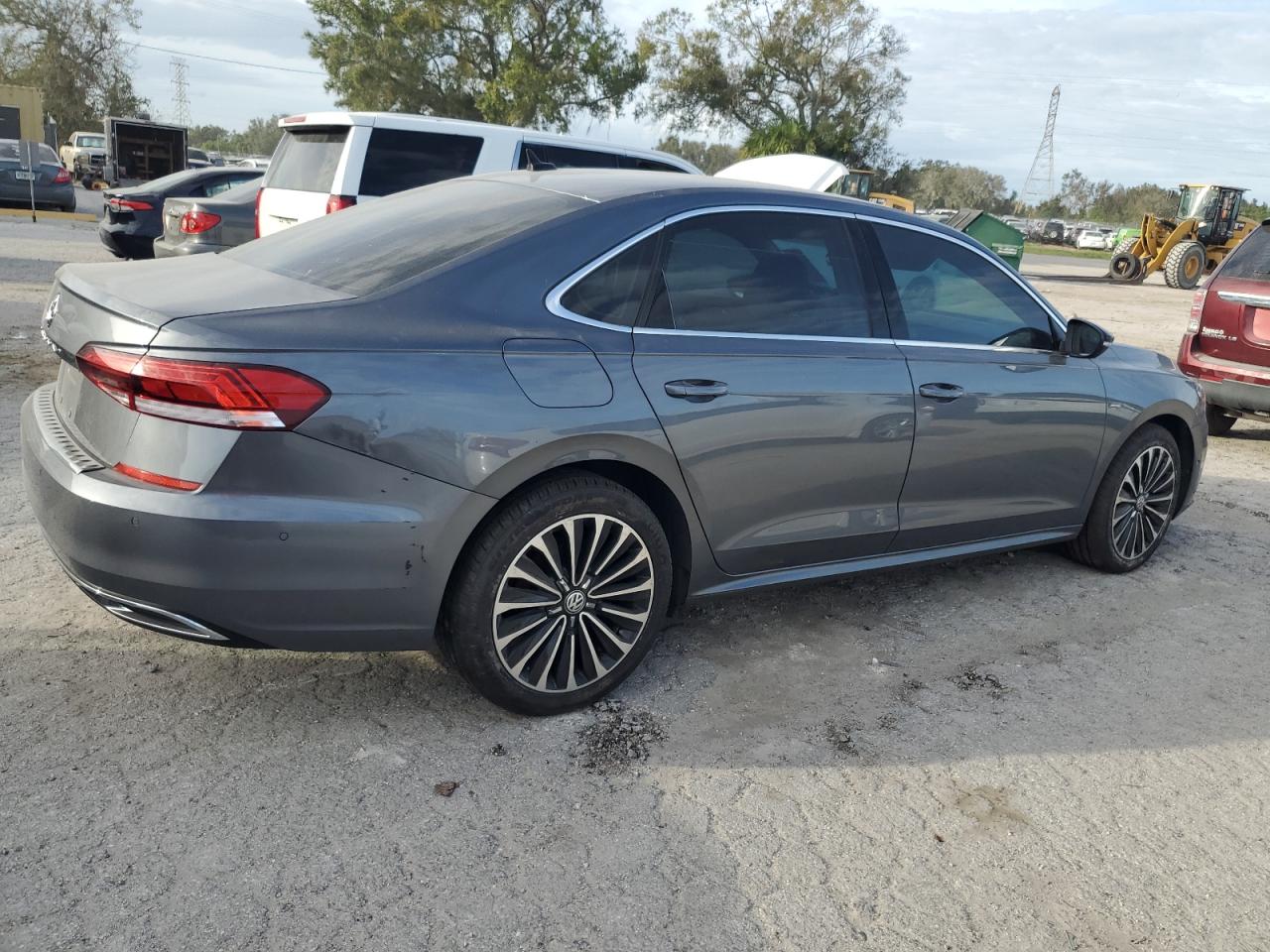 2022 Volkswagen Passat - Image 3