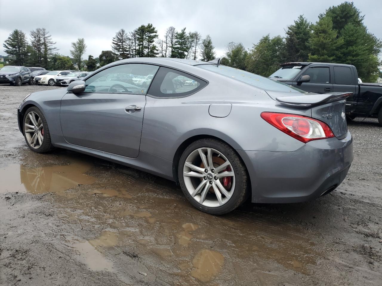 2010 Hyundai Genesis - Image 2