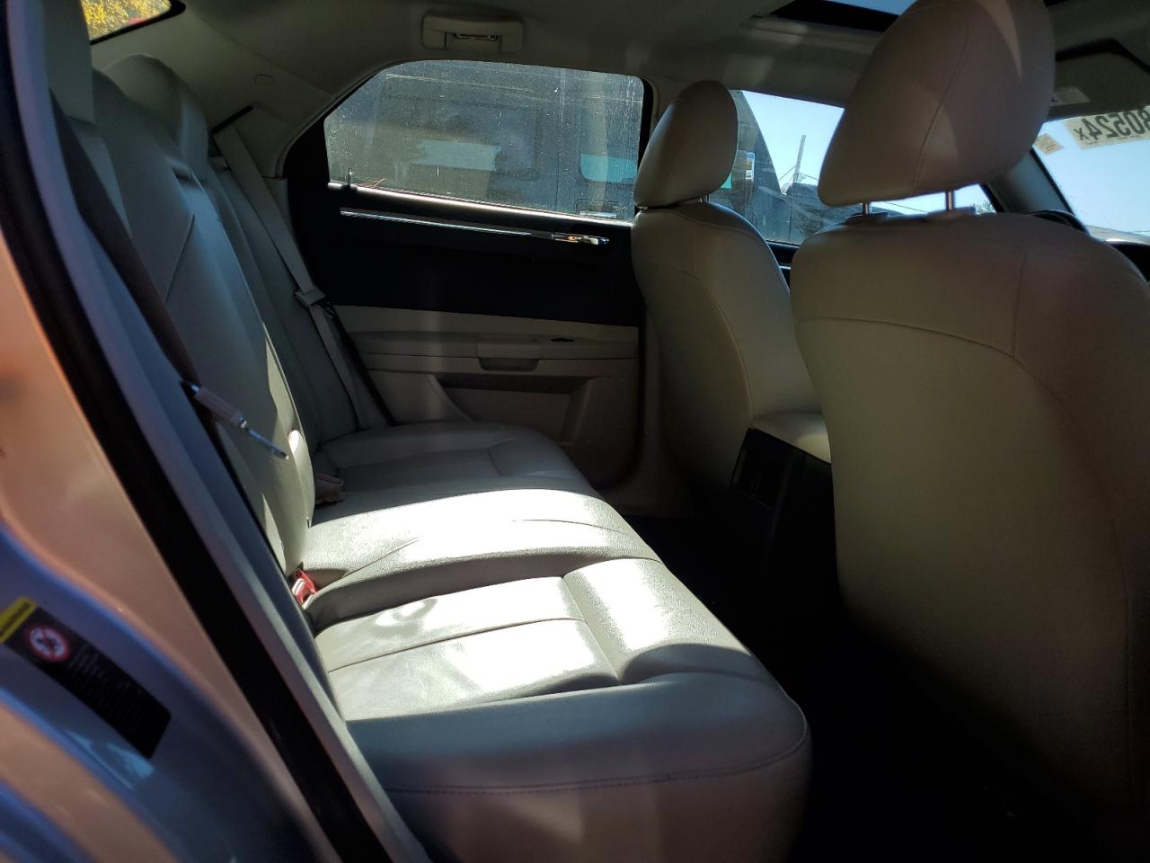 2006 Chrysler 300 - Image 10
