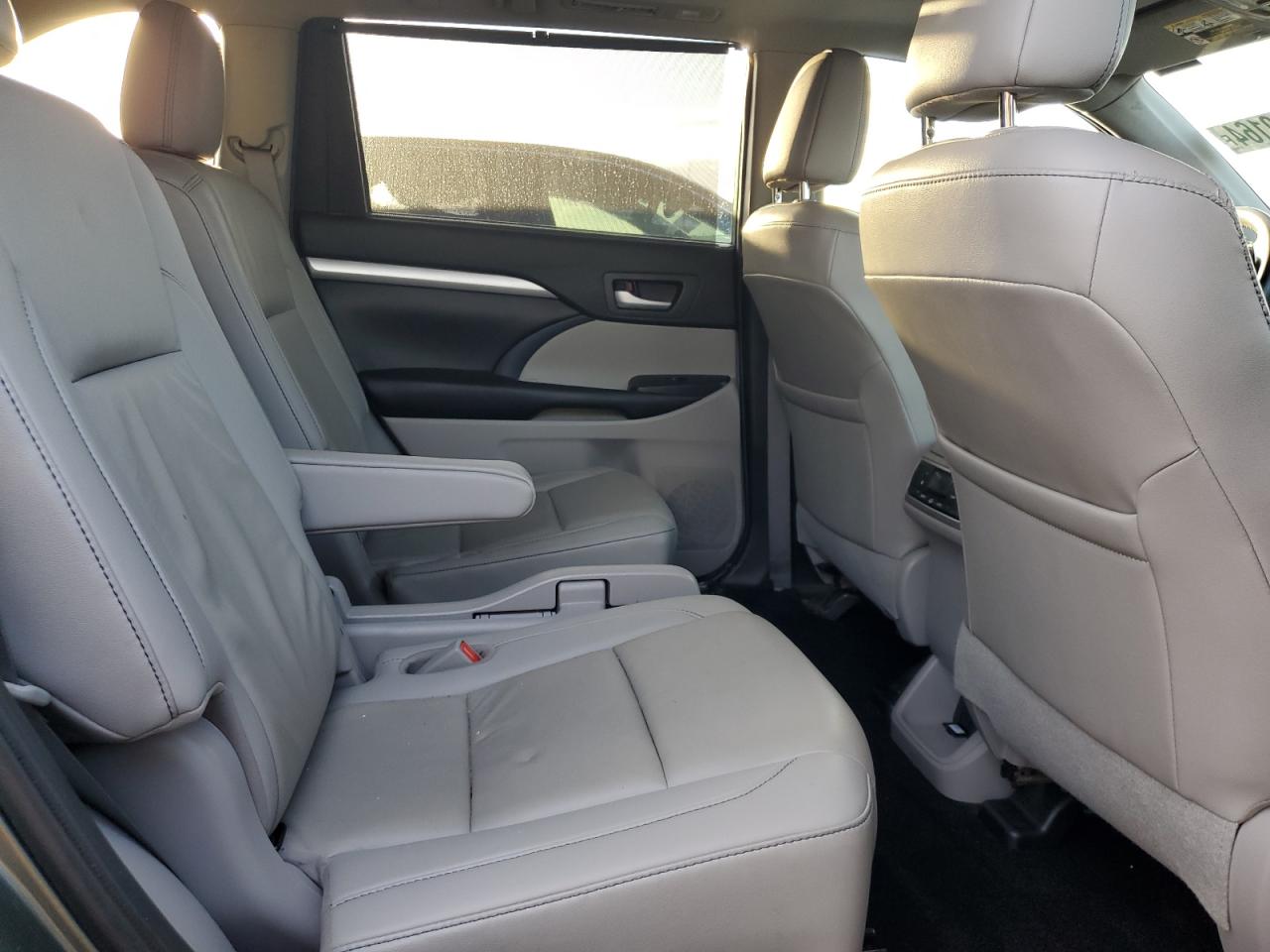 2019 Toyota Highlander - Image 11