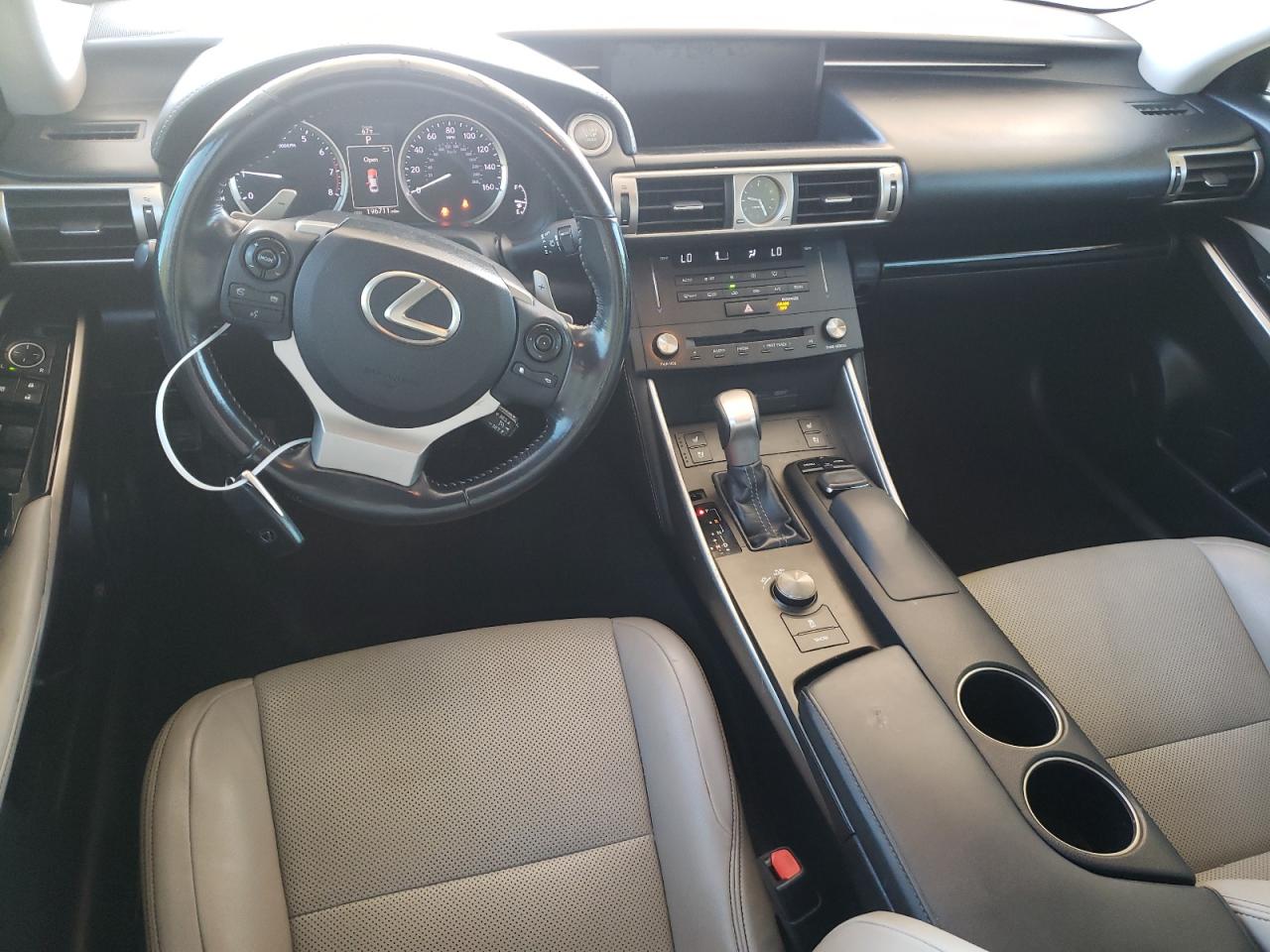 2015 Lexus IS - Image 8