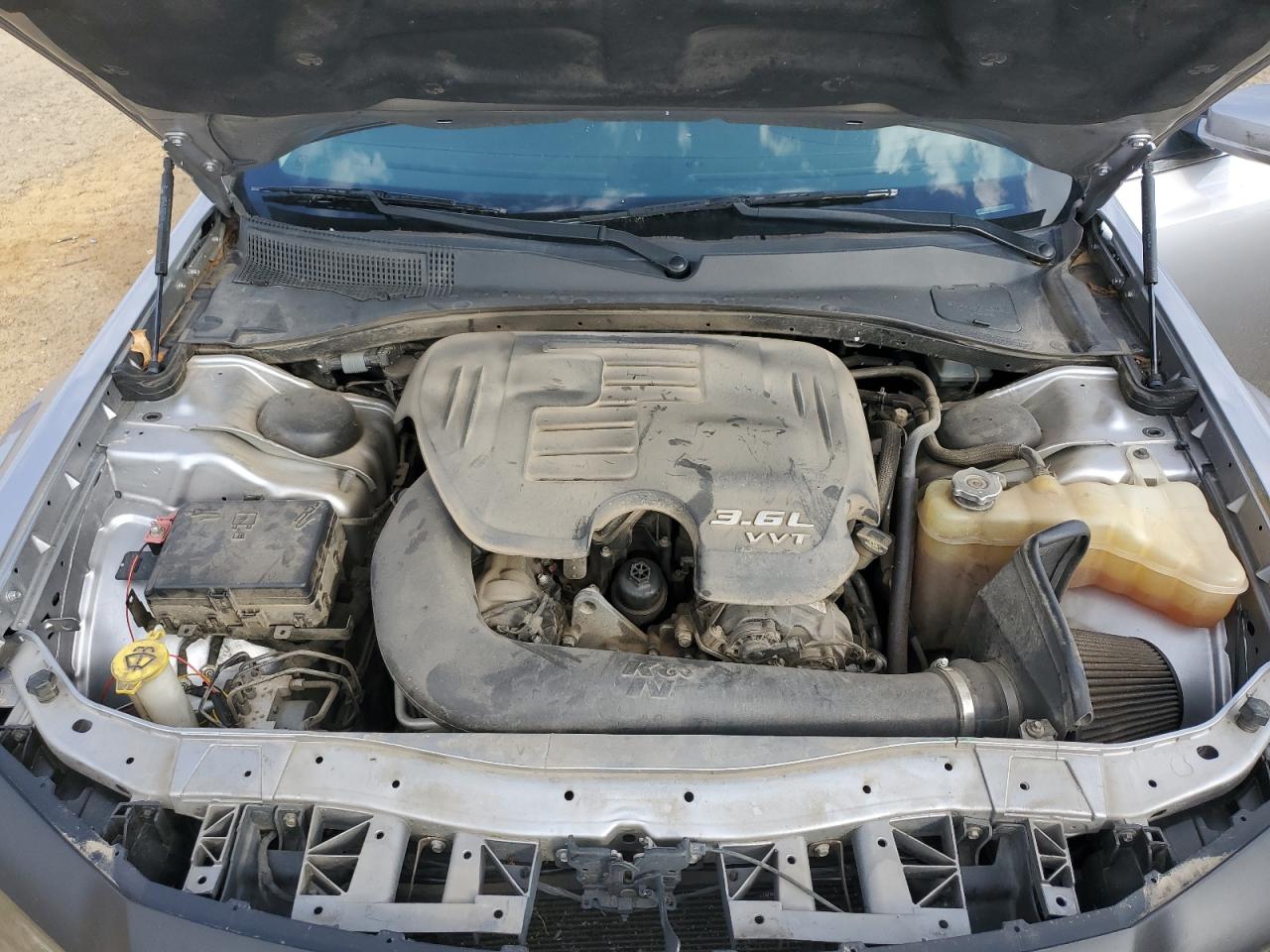 2016 Chrysler 300 - Image 11
