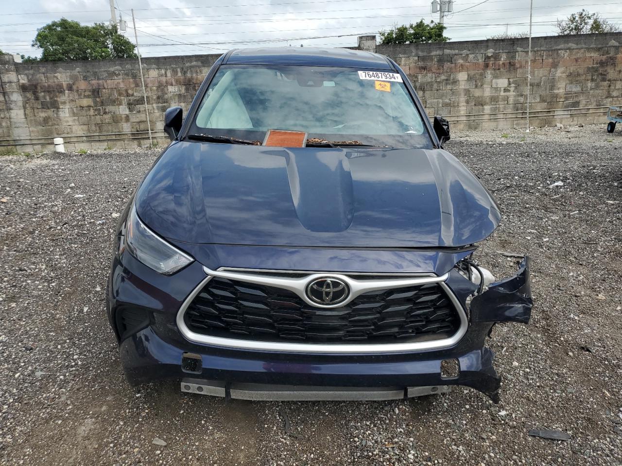 2022 Toyota Highlander - Image 5