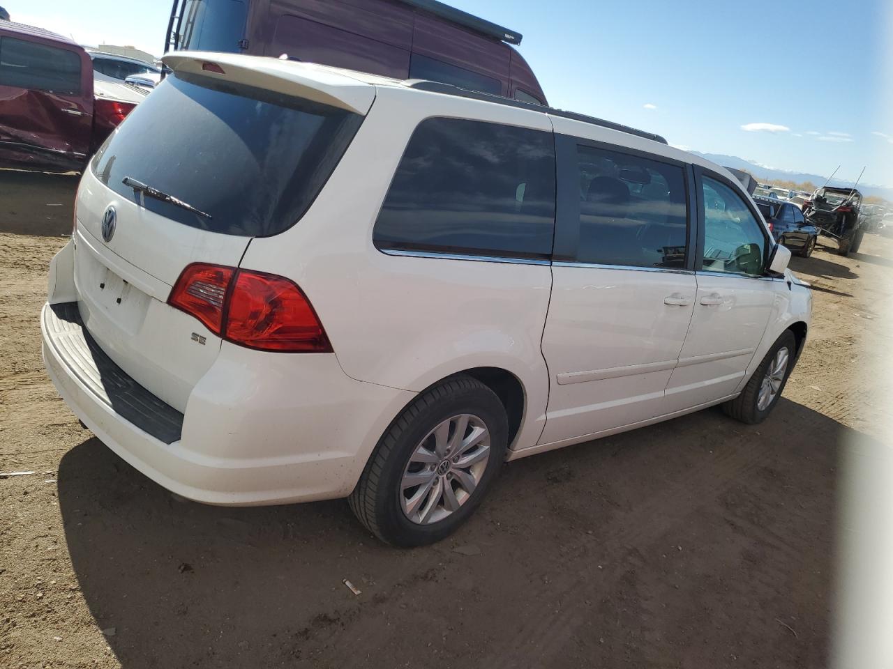 2012 Volkswagen Routan - Image 3