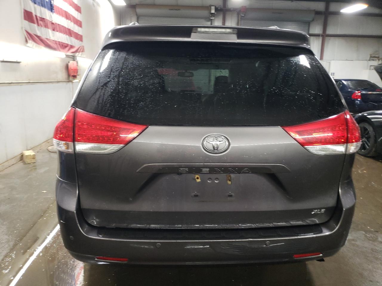 2012 Toyota Sienna - Image 6