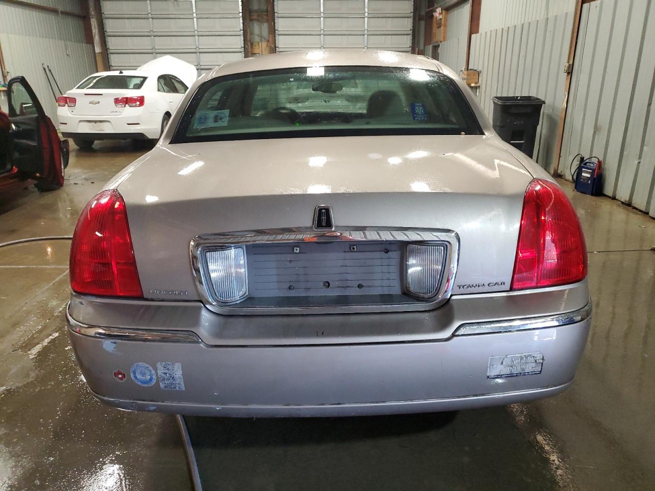 2003 Lincoln Town Car Executive VIN: 1LNHM81WX3Y672772 Lot: 76746414