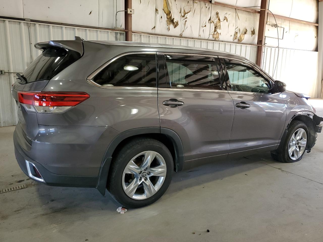 2018 Toyota Highlander - Image 3