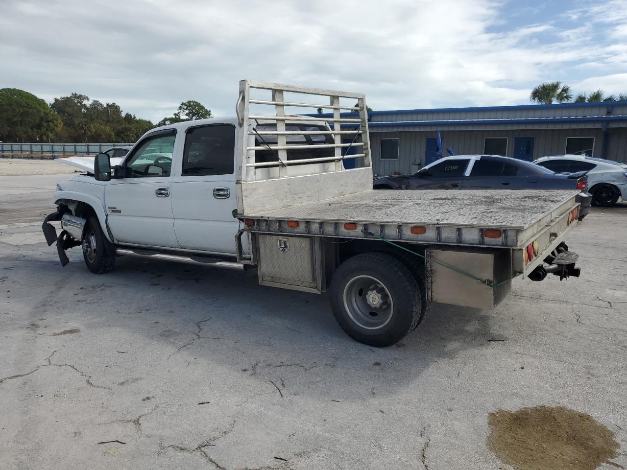 2007 Chevrolet Silverado - Image 2