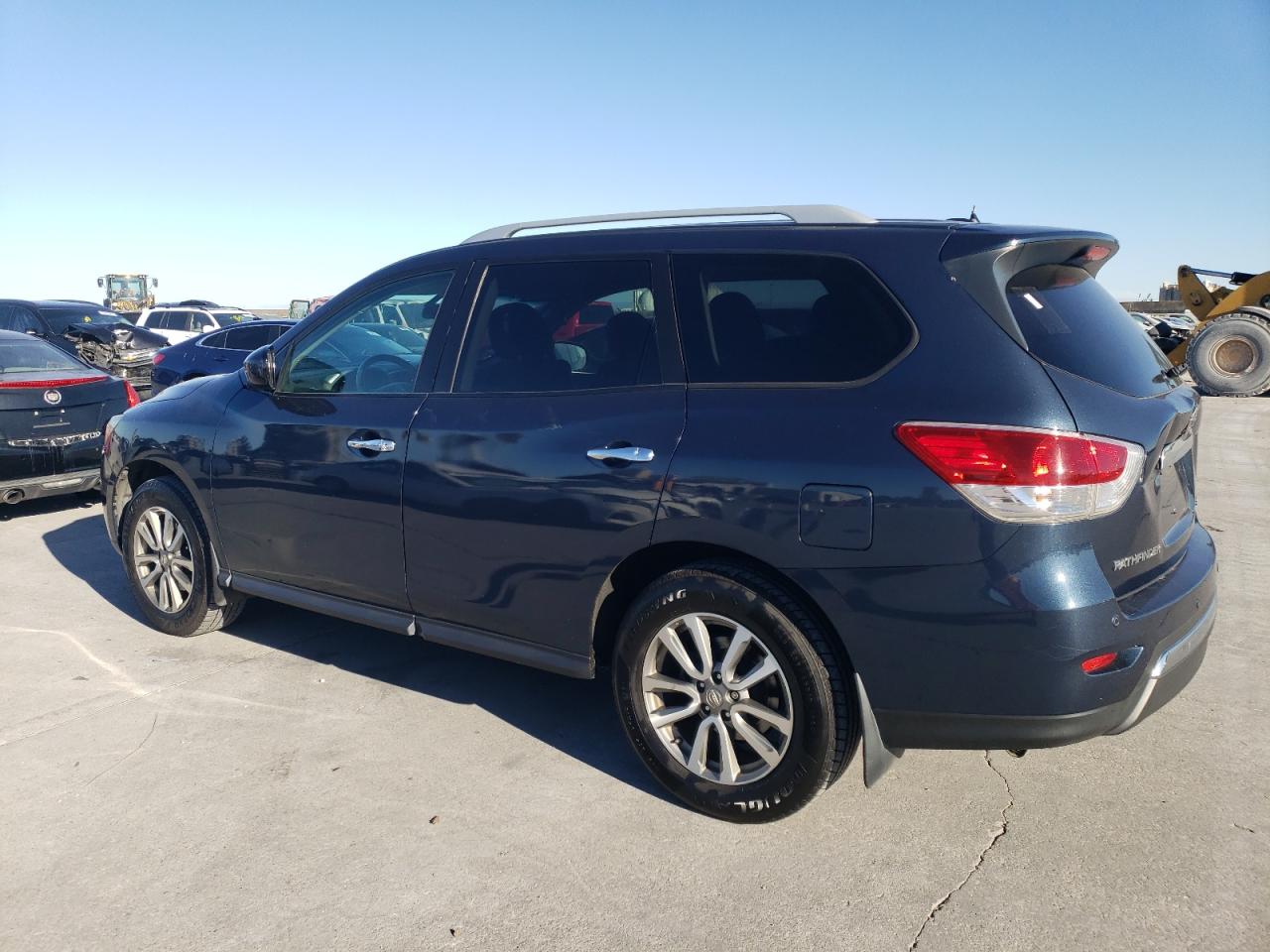2013 Nissan Pathfinder - Image 2