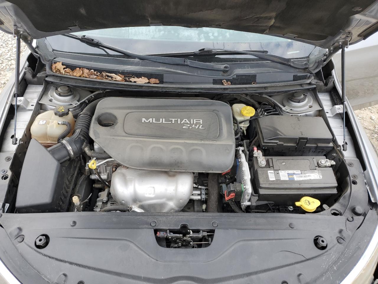 2015 Chrysler 200 - Image 13