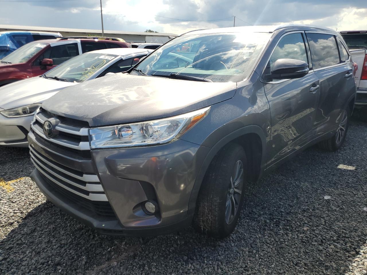 5TDKZRFH6HS525895 2017 TOYOTA HIGHLANDER - Image 1