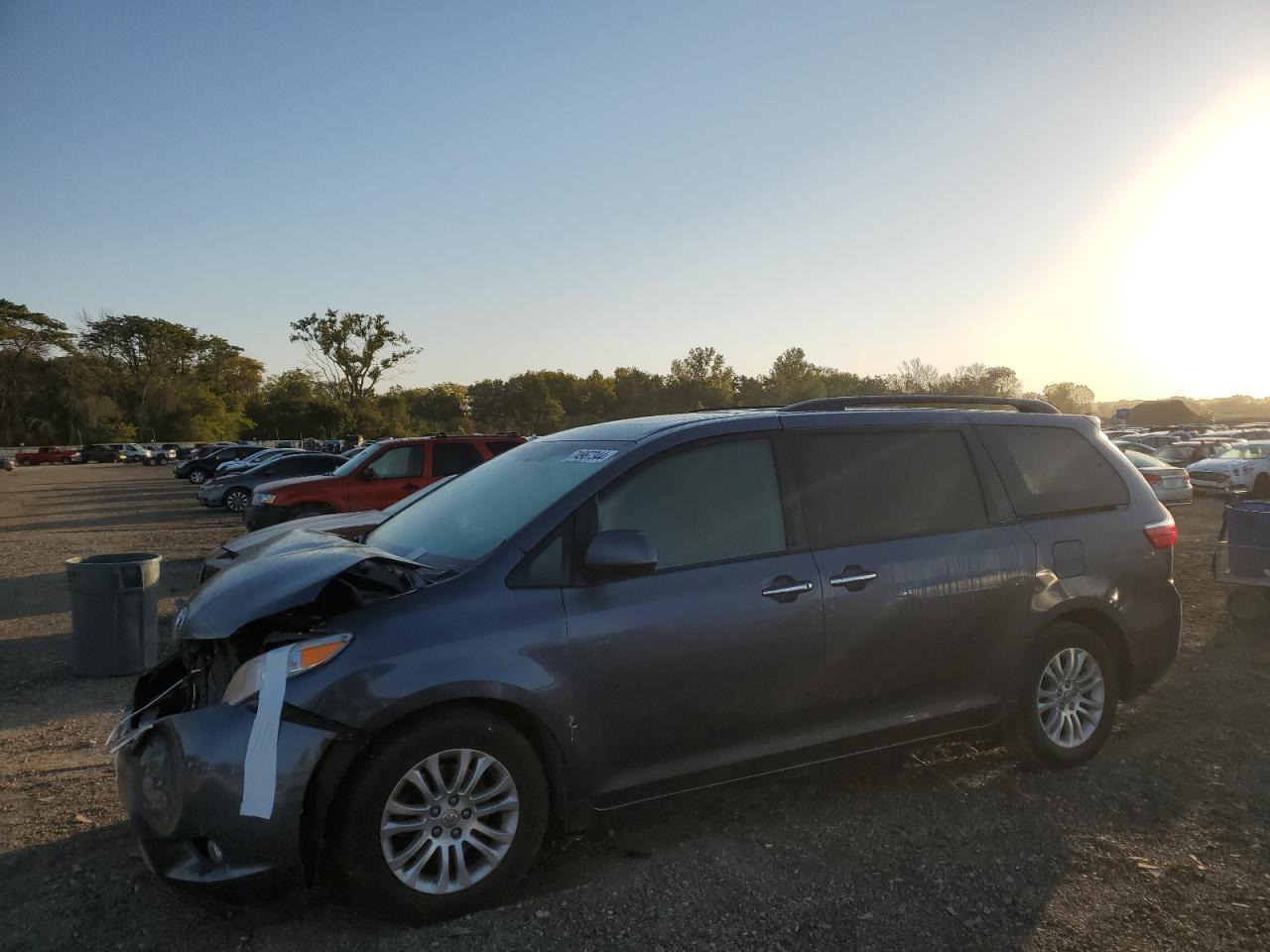 5TDYK3DC4FS584699 2015 TOYOTA SIENNA - Image 1