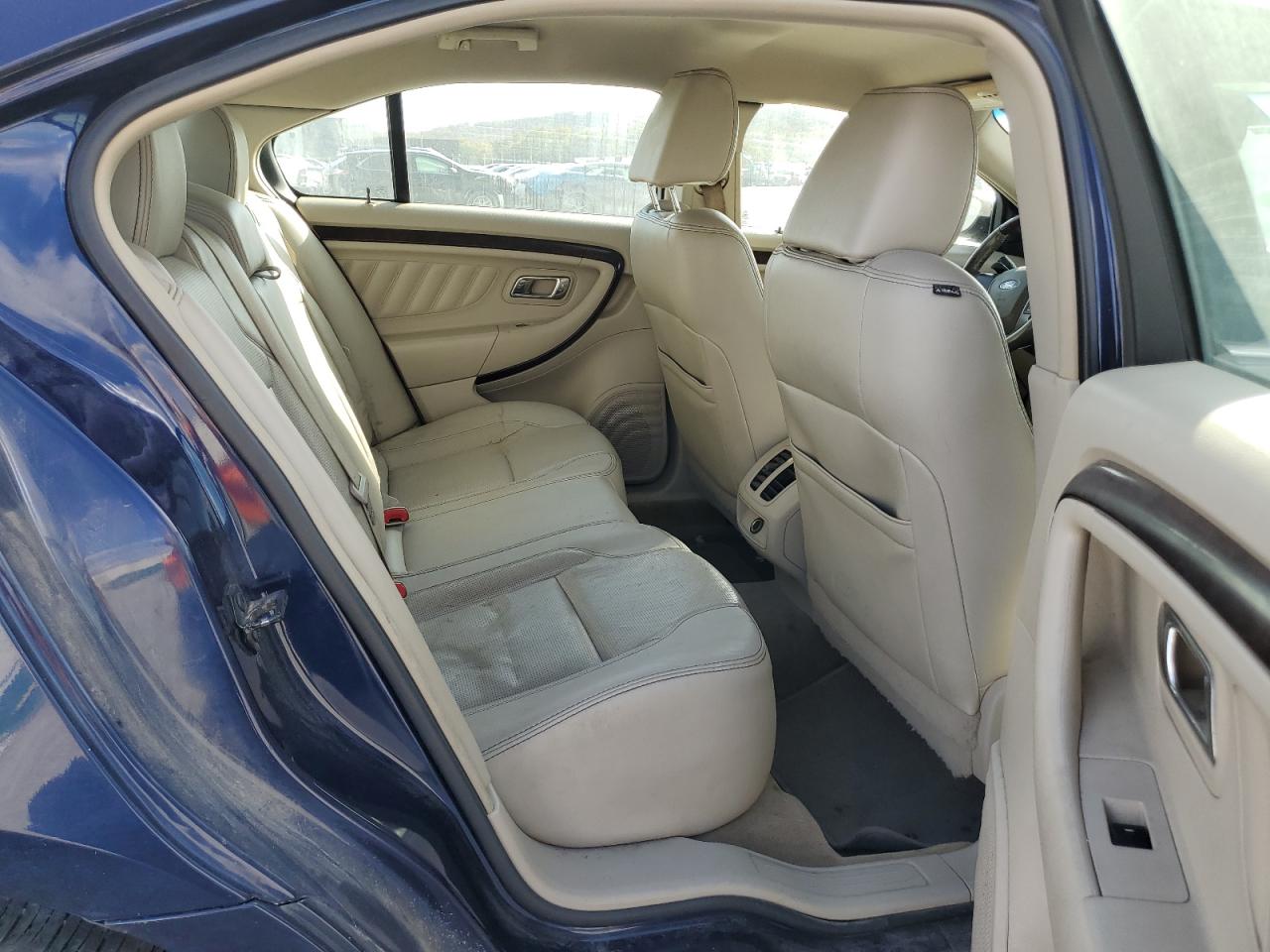 2011 Ford Taurus - Image 10