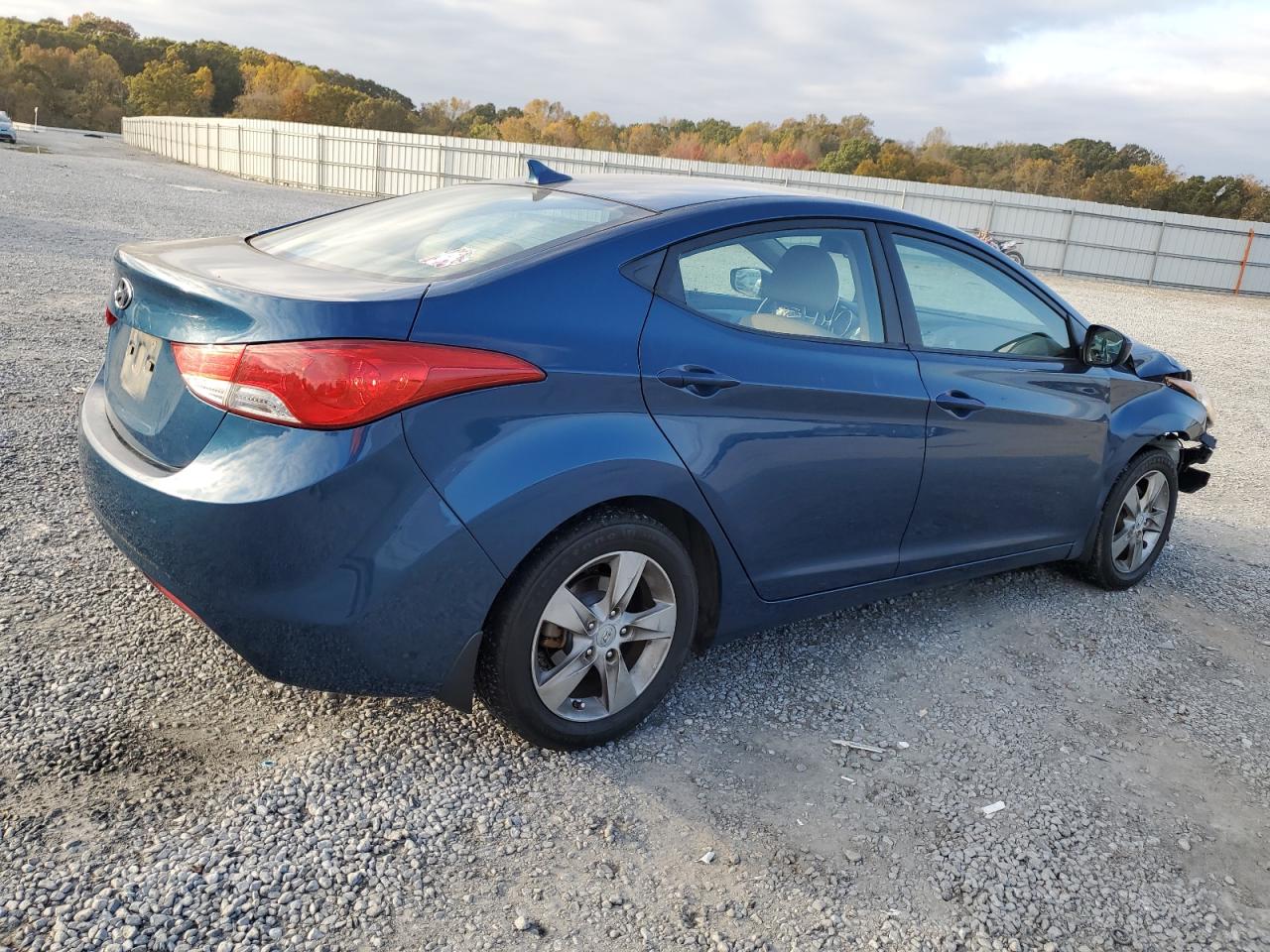 2013 Hyundai Elantra - Image 3