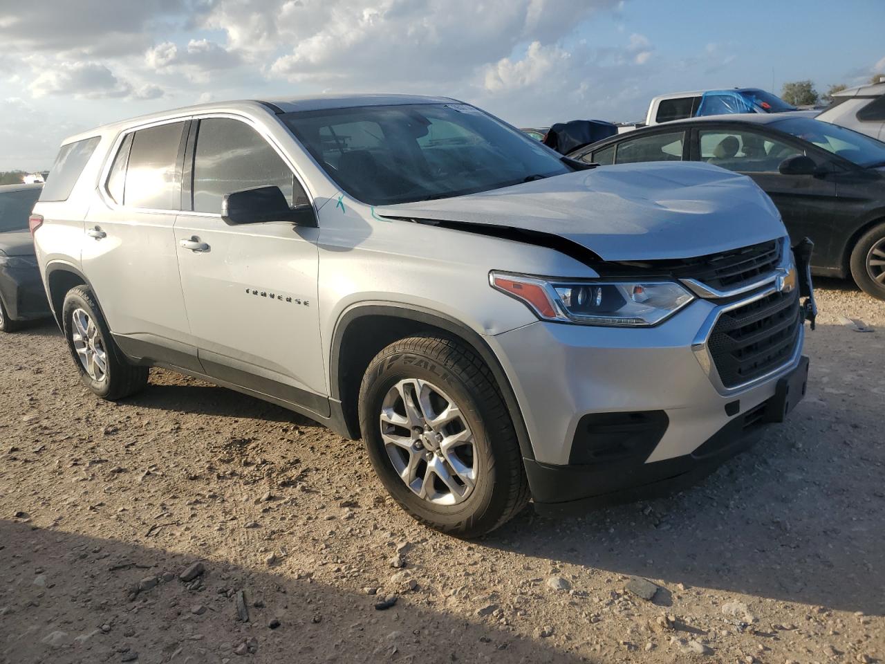 VIN 1GNERFKW8KJ311292 2019 CHEVROLET TRAVERSE no.4