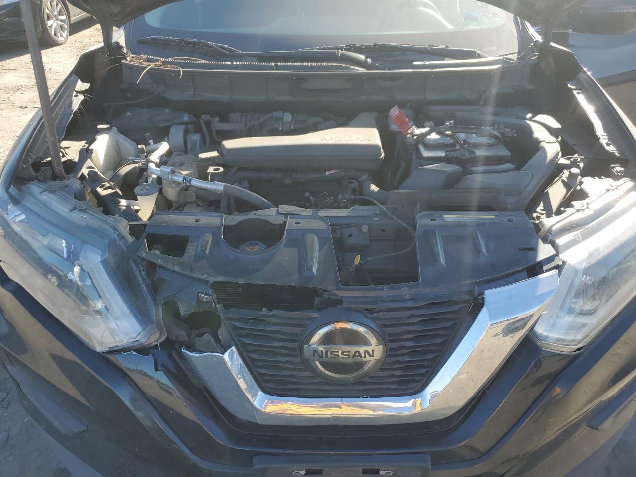 2018 Nissan Rogue - Image 12