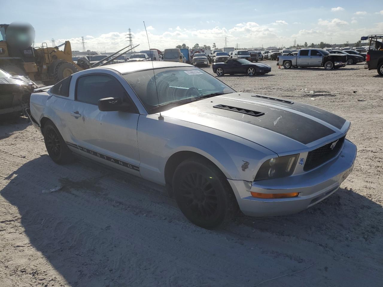 2007 Ford Mustang - Image 4