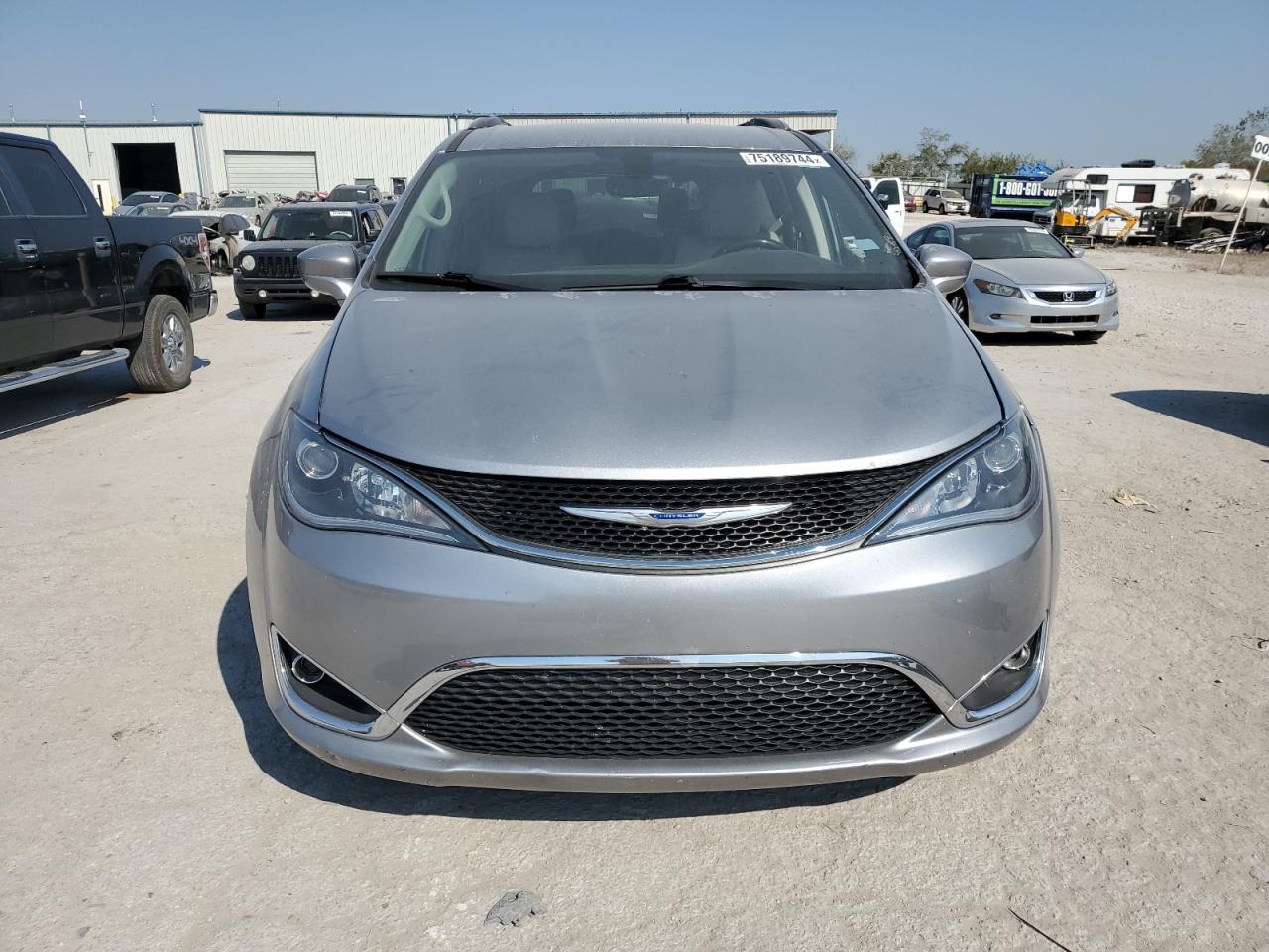 2019 Chrysler Pacifica - Image 5