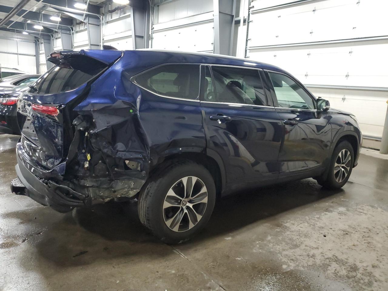 2022 Toyota Highlander - Image 3