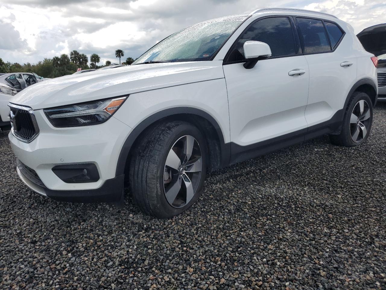 YV4162UK1M2521682 2021 VOLVO XC40 - Image 1