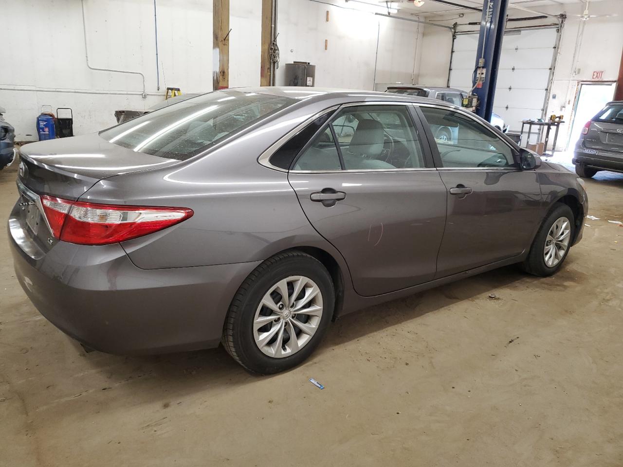 VIN 4T4BF1FK4GR560355 2016 TOYOTA CAMRY no.3