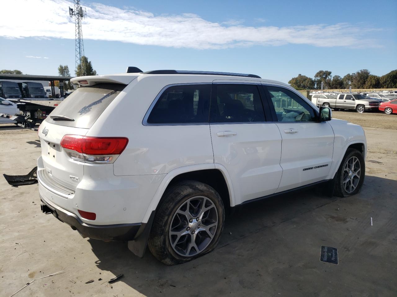 2018 Jeep Grand Cherokee - Image 3