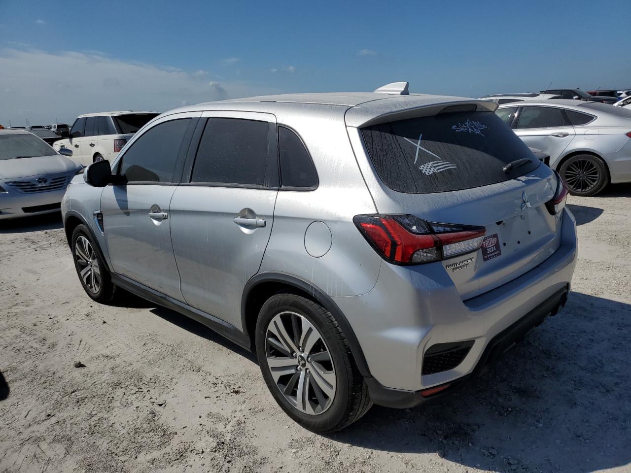 2021 Mitsubishi Outlander - Image 2