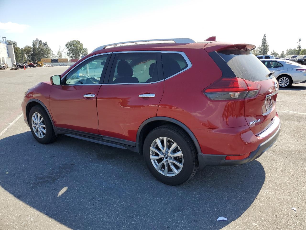 2017 Nissan Rogue - Image 2